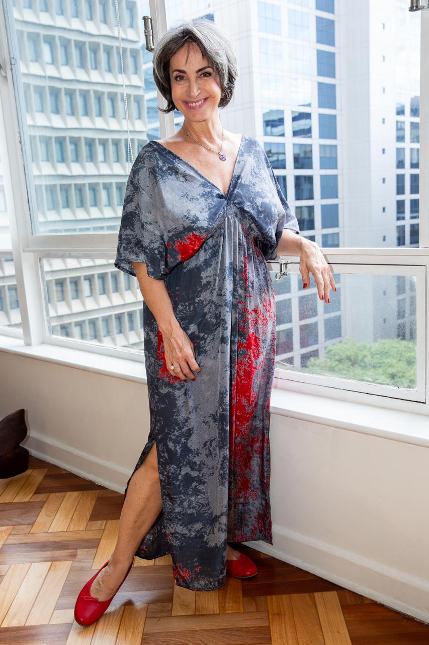 VESTIDO SAINT TROPEZ SEDA CINZA E VERMELHO