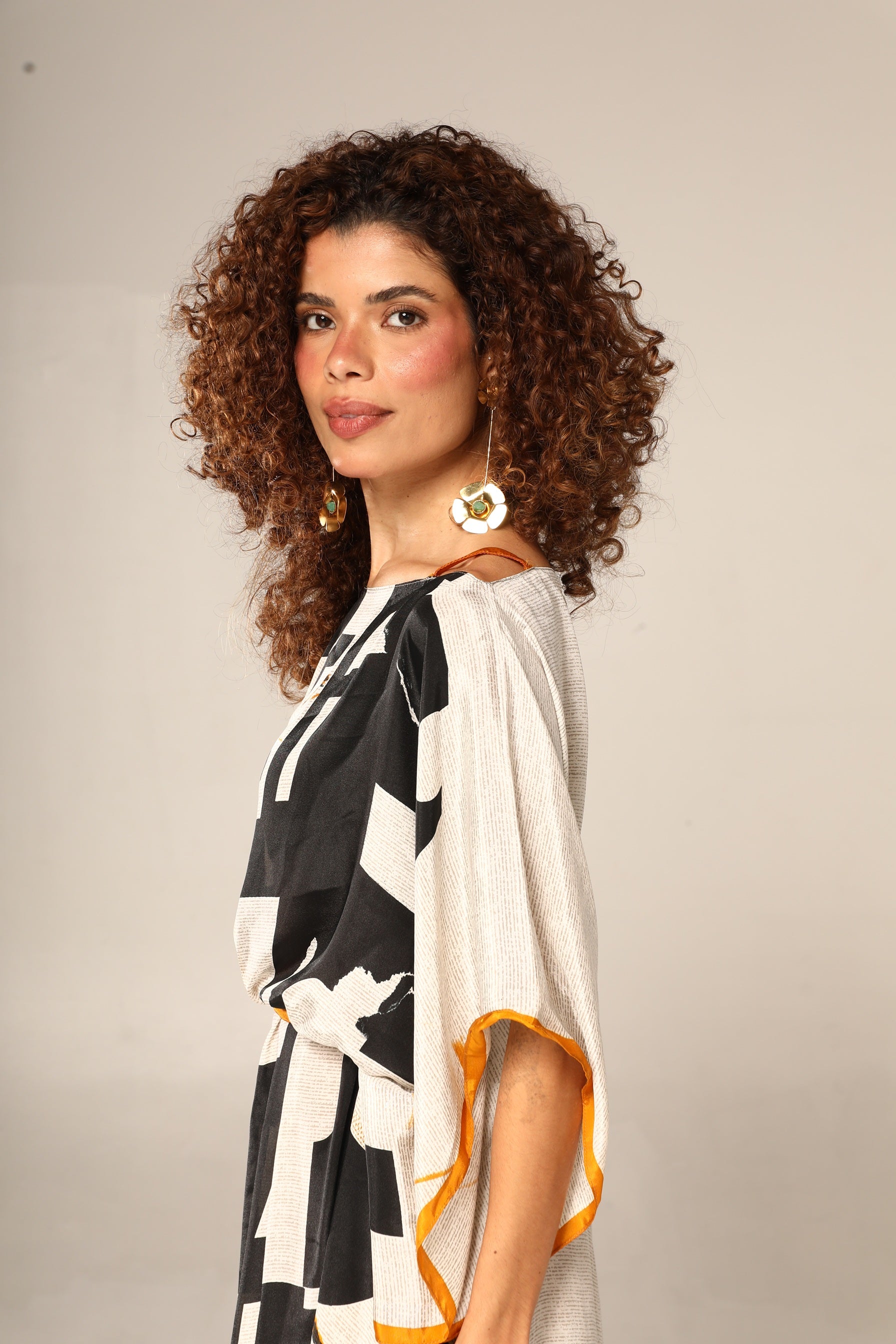 KAFTAN JAVA PRETO E BRANCO ABSTRATO