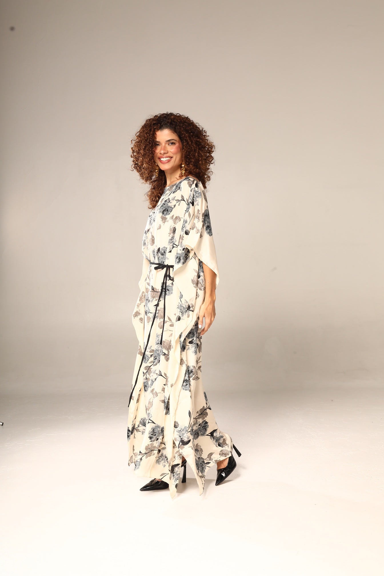 KAFTAN JAVA NUDE E FLORES CINZA