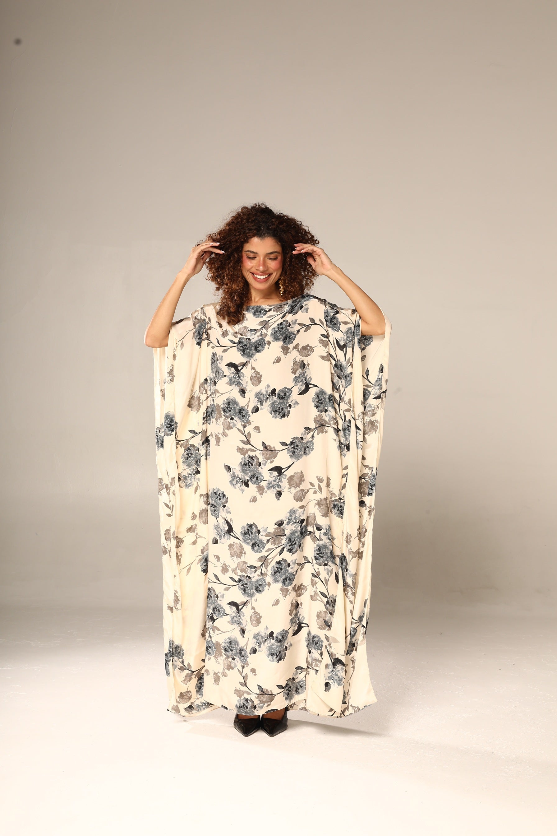 KAFTAN JAVA NUDE E FLORES CINZA