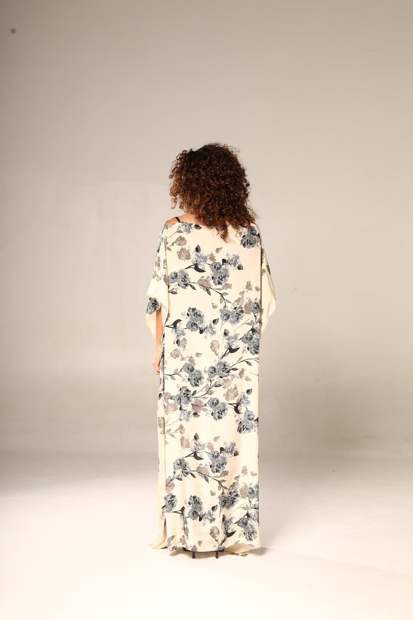 KAFTAN JAVA NUDE E FLORES CINZA