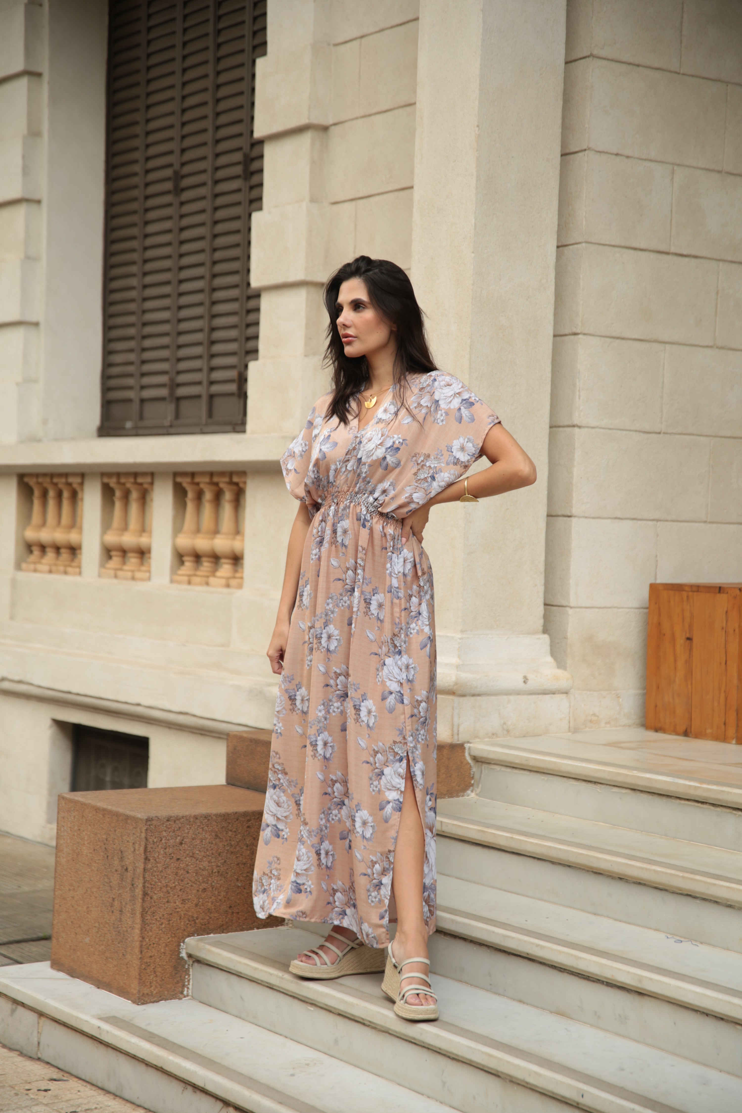VESTIDO SAINT TROPEZ NUDE E FLORES