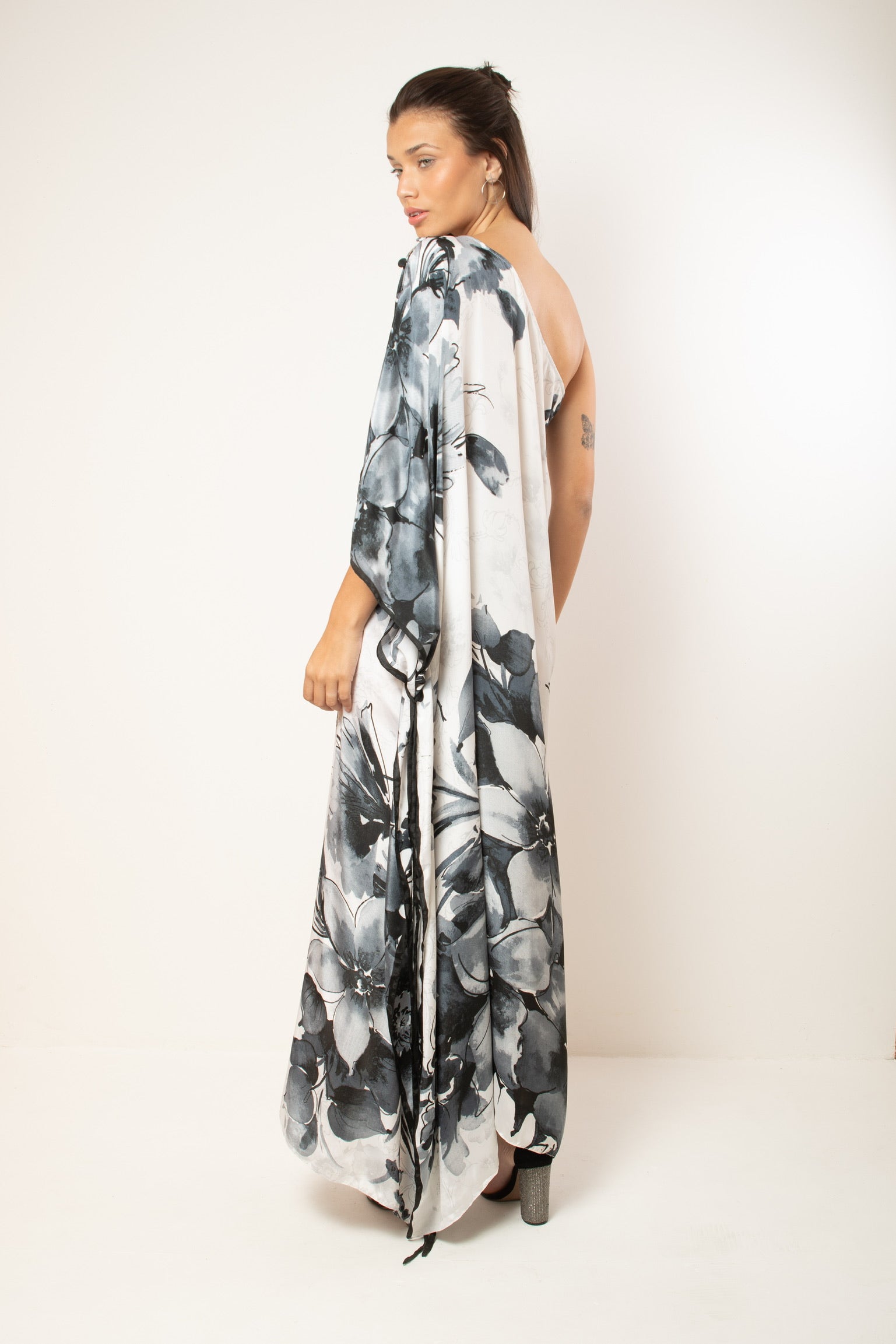 KAFTAN RHODES LONG WHITE GRAY AND BLACK